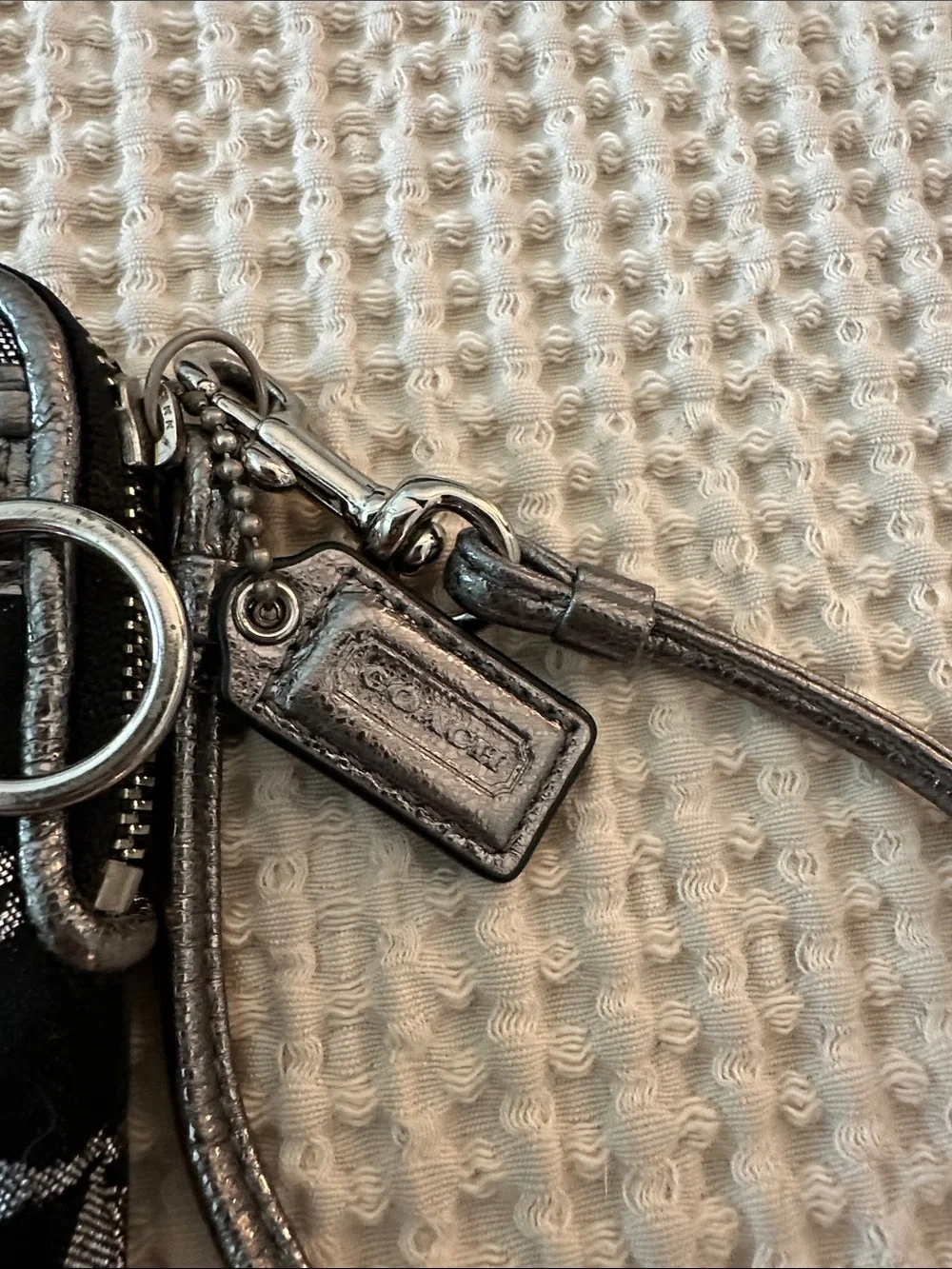 Y2K NWOT, never used.  Coach Poppy Signature Lurex Metallic Wristlet.